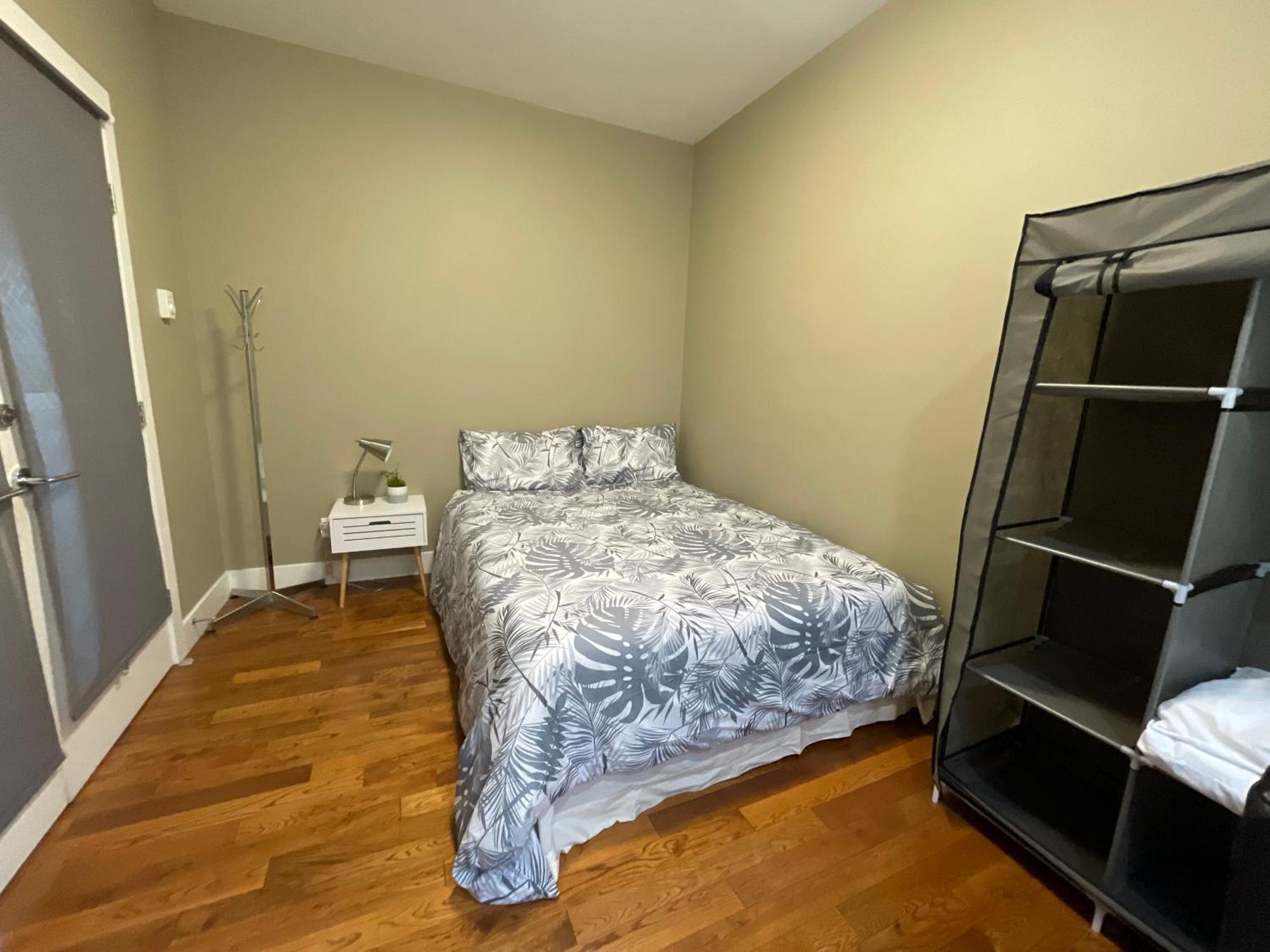 Guest Room With Private Bath In Langford Victoria Exterior photo