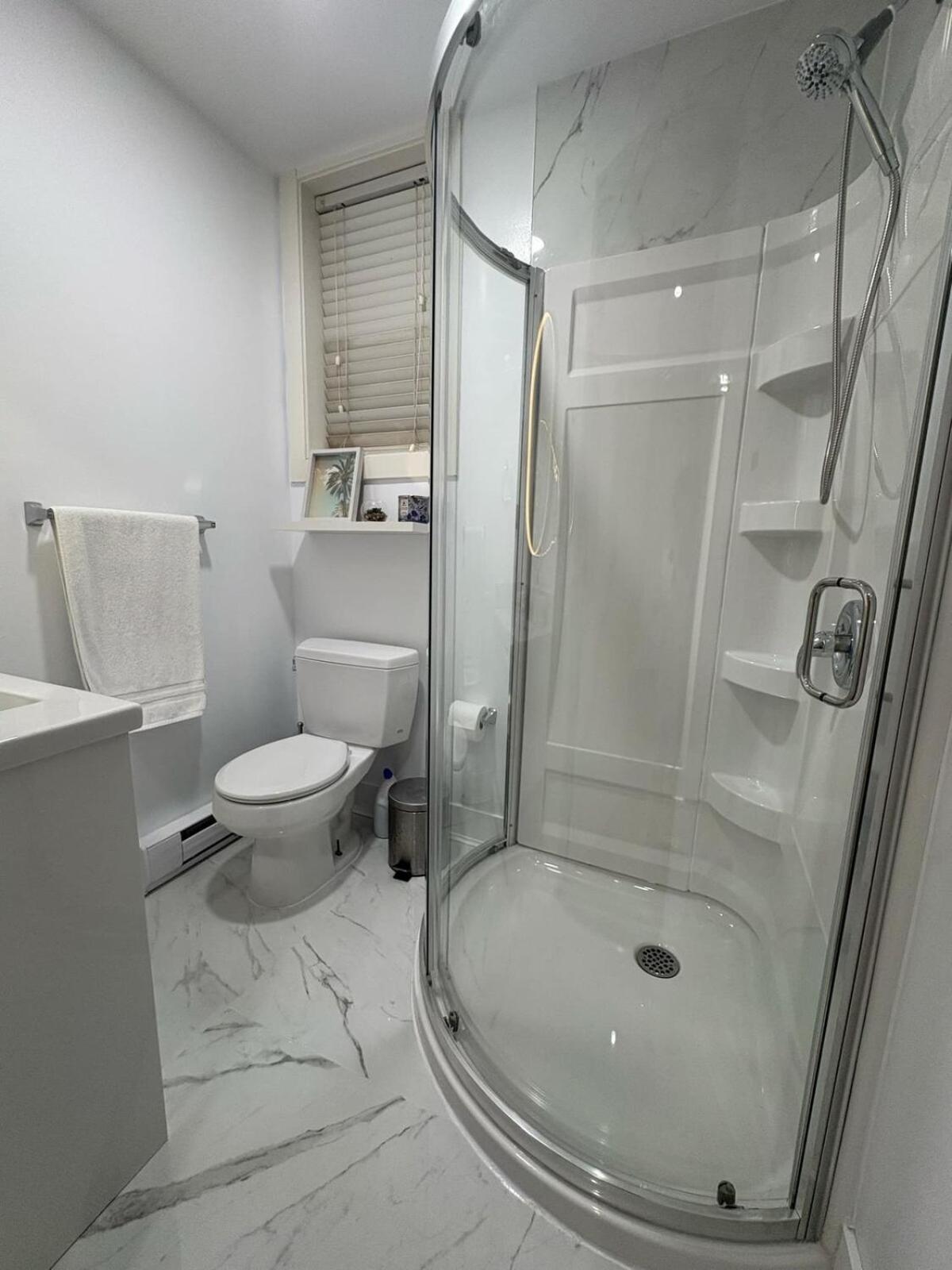 Guest Room With Private Bath In Langford Victoria Exterior photo