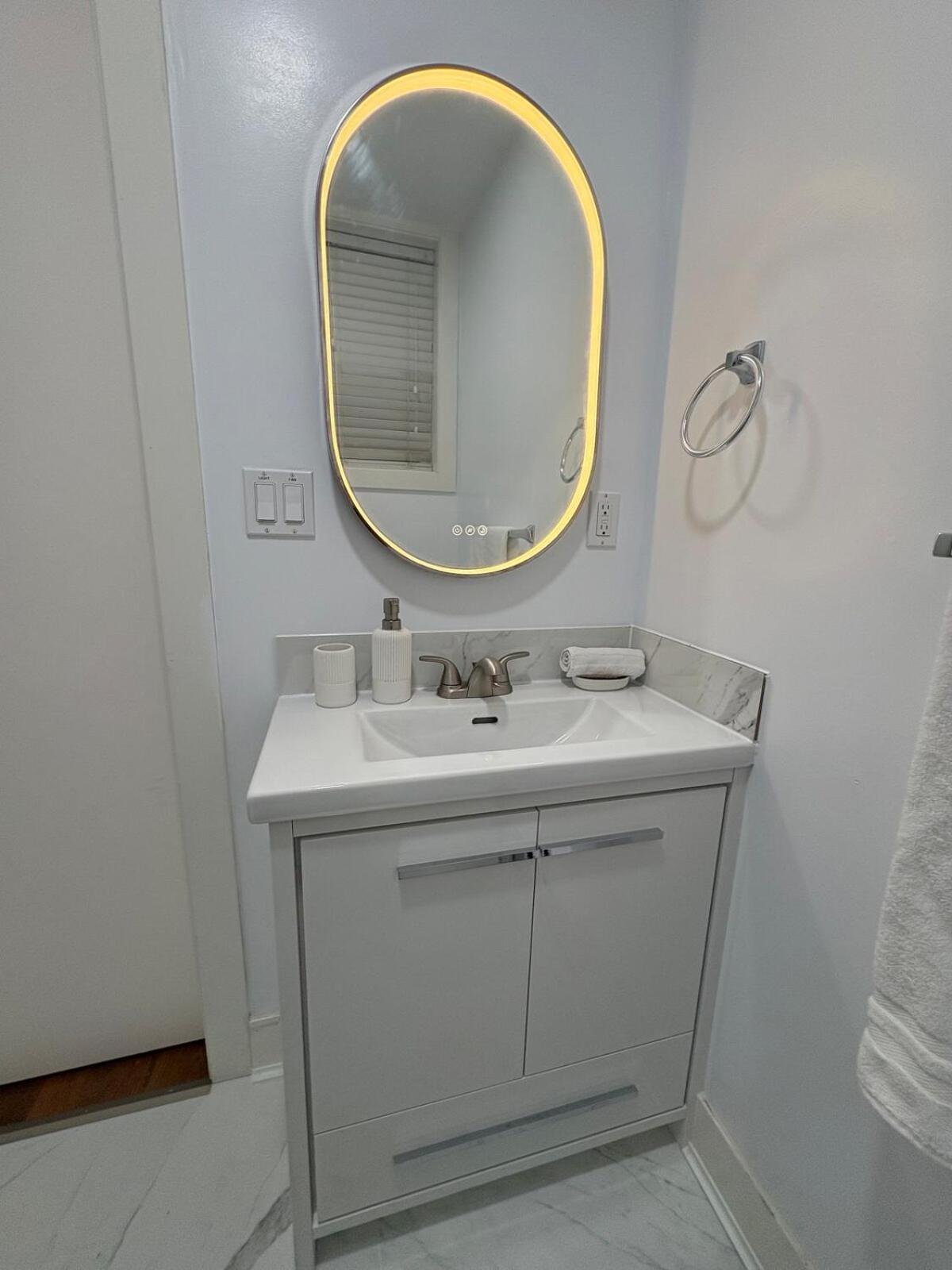 Guest Room With Private Bath In Langford Victoria Exterior photo