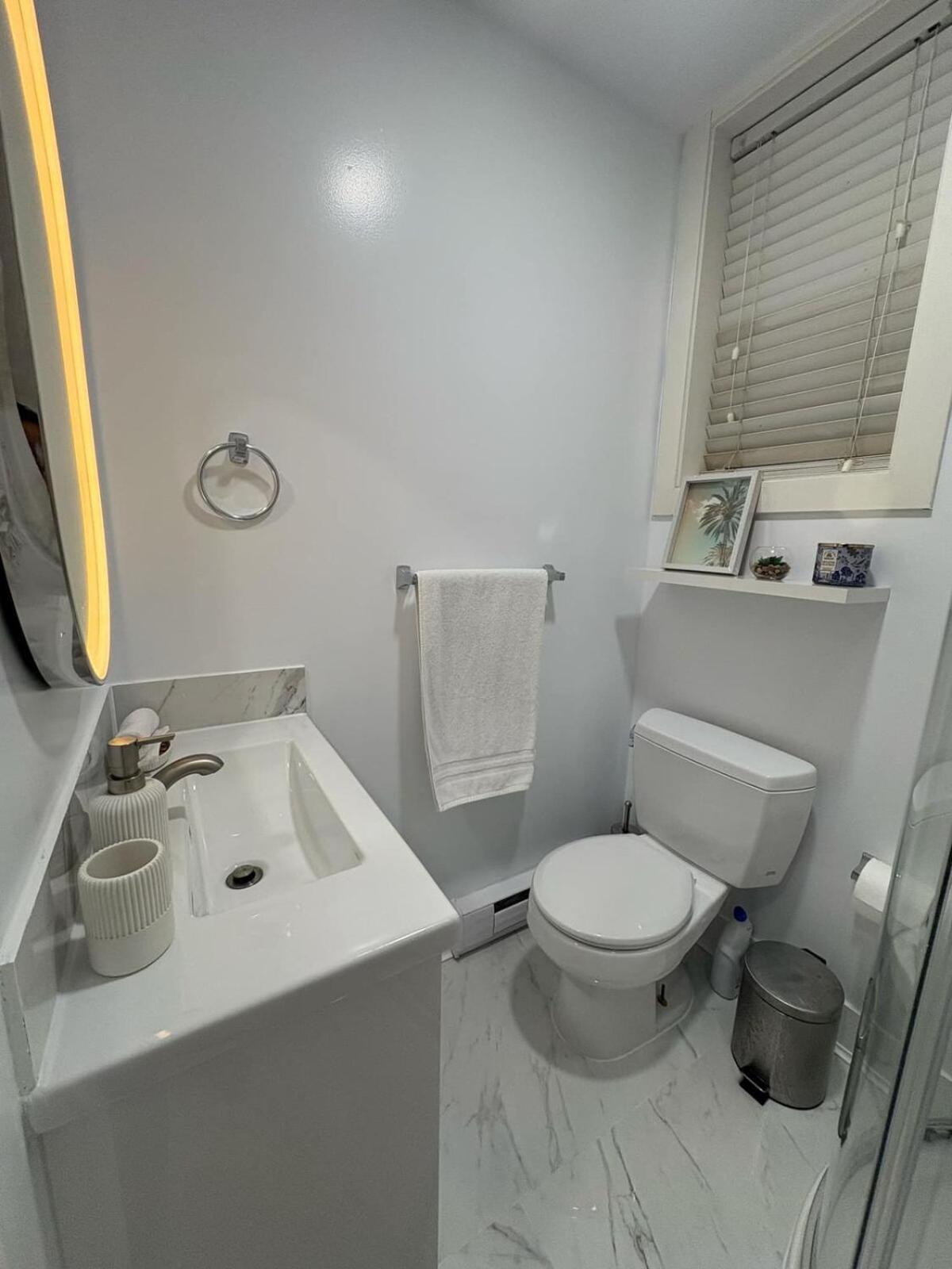 Guest Room With Private Bath In Langford Victoria Exterior photo