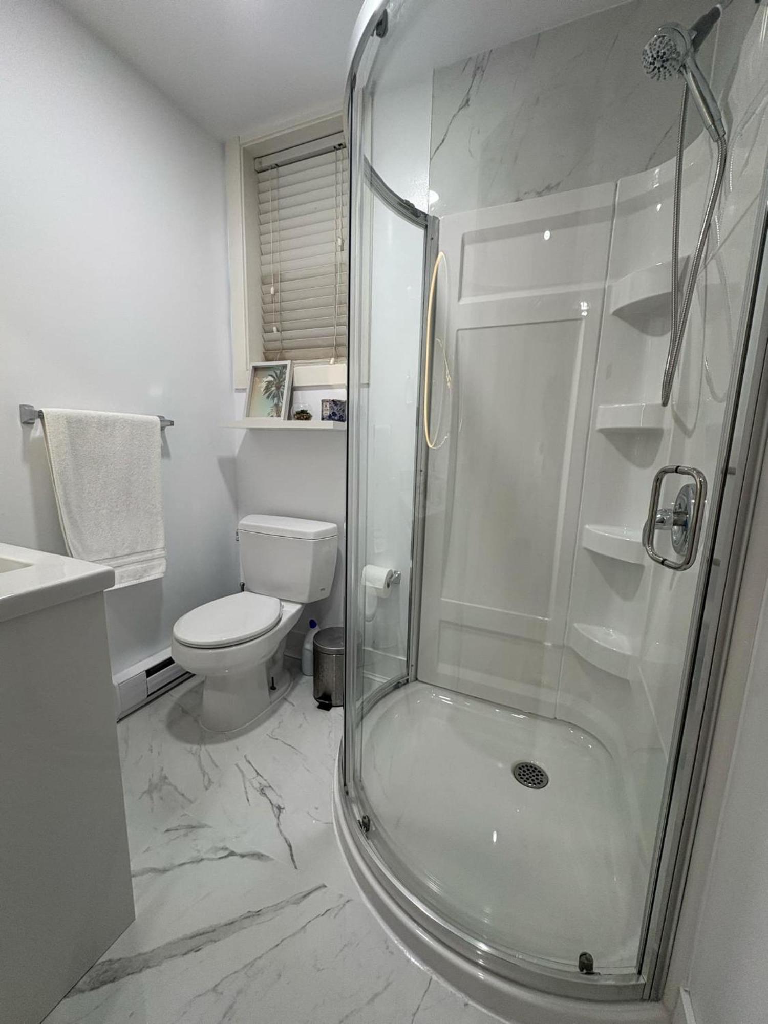 Guest Room With Private Bath In Langford Victoria Exterior photo